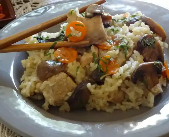 Свинско с ориз и гъби