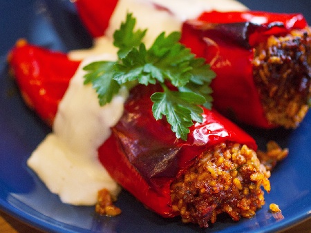 Пълнени чушки с бекон и ориз