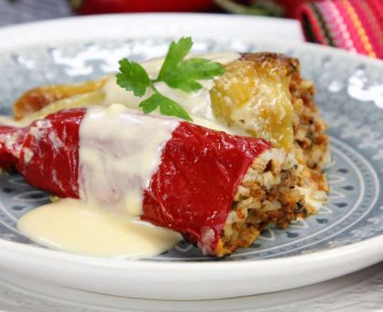 2 бр. Пълнени чушки с кайма и ориз