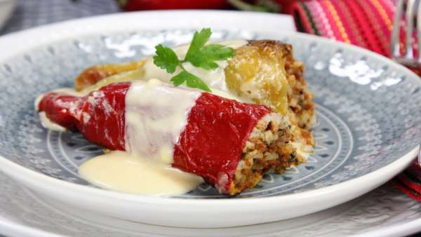2 бр. Пълнени чушки с кайма и ориз
